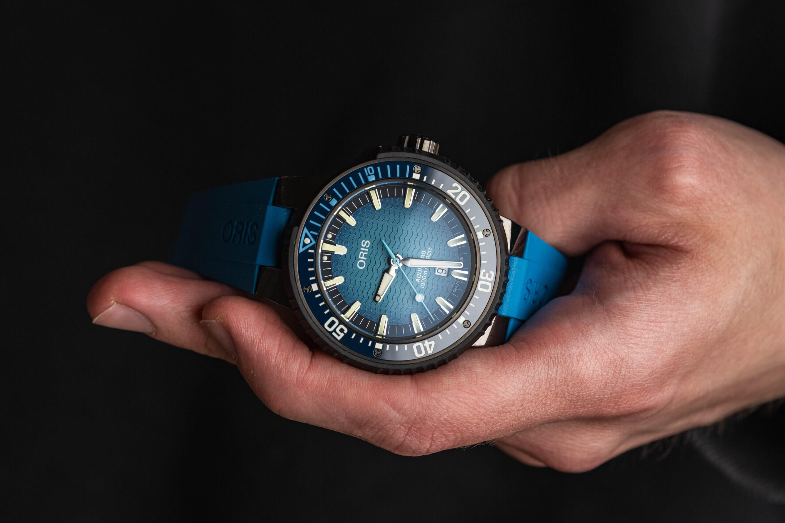The genuine Oris Aquis Pro 1000m professional diving watch.